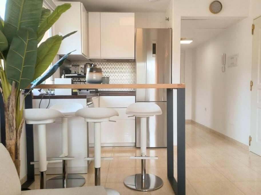 Ideal Getaway At Playa Carvajal, With Pool Appartement