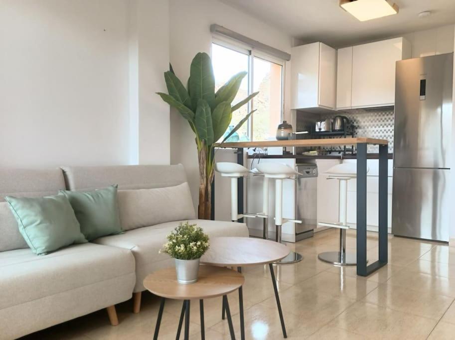 Appartement Ideal Getaway At Playa Carvajal, With Pool Benalmádena